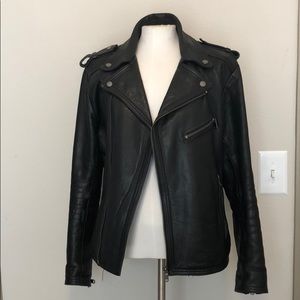 Men’s black leather jacket and interior pocket